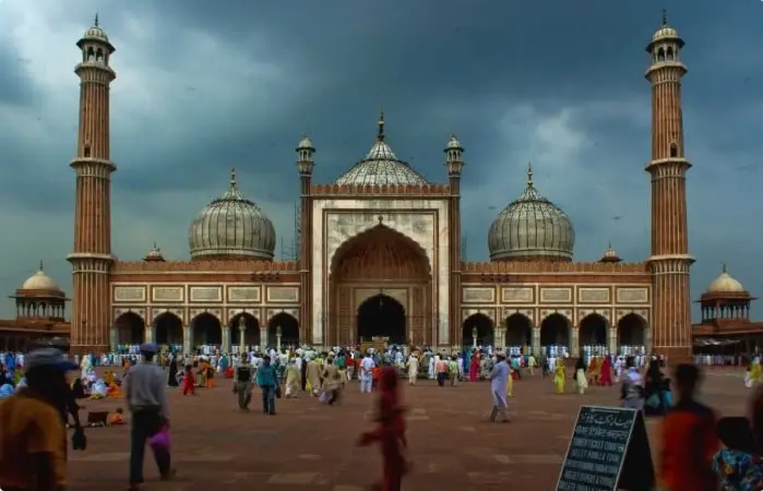 jama masjid on cloudy weather in delhi